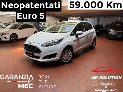 Usata Ford Fiesta 60 CV (44 kW) 2013 Bianco Berlina