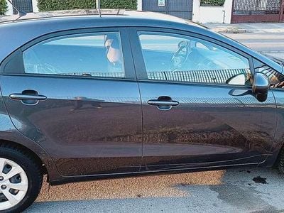 Usata Kia Rio Active 75 CV (55 kW) 2014 Nero Berlina