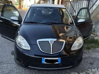 Usata Lancia Ypsilon 75 CV (55 kW) 2009 Blu/azzurro Utilitaria