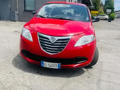 Usata Lancia Ypsilon Silver 69 CV (50 kW) 2012 Rosso Utilitaria