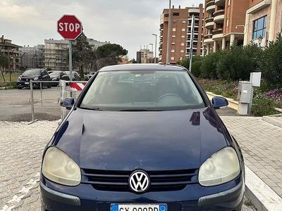 Usata VW Golf V 122 CV (89 kW) 2005 Blu Utilitaria
