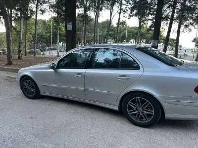 Usata Mercedes E220 150 CV (110 kW) 2003 Berlina