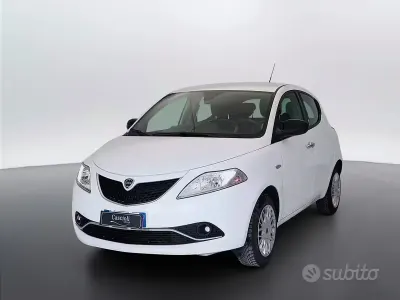 Usata Lancia Ypsilon Gold 69 CV (50 kW) 2018 Bianco Utilitaria