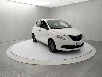 Usata Lancia Ypsilon 69 CV (50 kW) 2019 Bianco Utilitaria