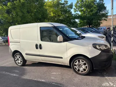 Usado Fiat Doblò Easy 120 HP (88 kW) 2019 Branco Monovolume