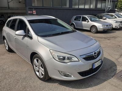 Usata Opel Astra 140 CV (102 kW) 2011 Argento Station wagon