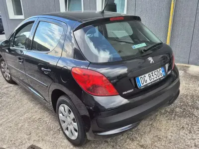 Usata Peugeot 207 73 CV (53 kW) 2007 Nero Berlina