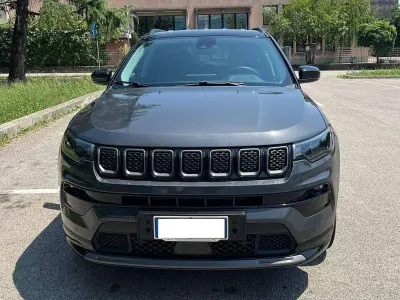 Usata Jeep Compass 179 CV (131 kW) 2023 Grigio SUV