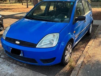 Usata Ford Fiesta Ambiente 75 CV (55 kW) 2003 Blu Utilitaria