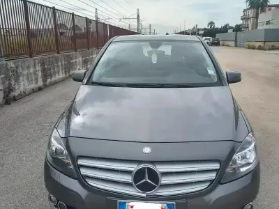 Usata Mercedes B180 95 CV (69 kW) 2013 Grigio Monovolume