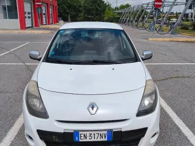 Usata Renault Clio IV 103 CV (75 kW) 2012 Bianco Berlina