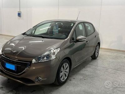 Usata Peugeot 208 95 CV (69 kW) 2014 Utilitaria