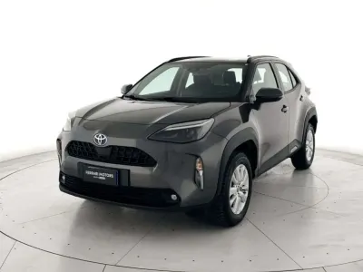 Usata Toyota Yaris Cross Active 92 CV (67 kW) 2023 Grigio SUV