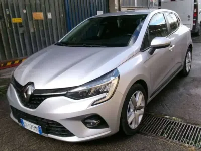 Usata Renault Clio V Business 91 CV (66 kW) 2021 Grigio argento metallizzato Berlina