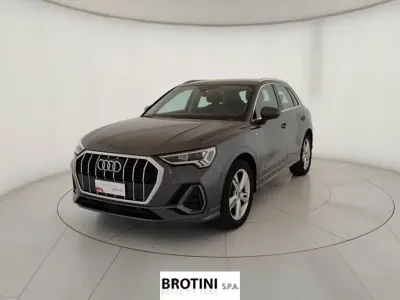 Usata Audi Q3 S-Line 150 CV (110 kW) 2023 Grigio metallizzato SUV