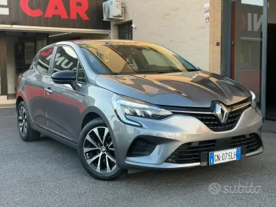 Usata Renault Clio V Equilibre 101 CV (74 kW) 2023 Grigio Berlina