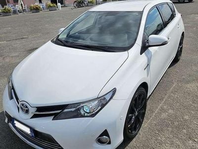 Usata Toyota Auris Hybrid Business Edition 99 CV (72 kW) 2015 Bianco Berlina