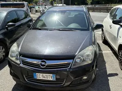 Usata Opel Astra Enjoy 116 CV (85 kW) 2010 Nero Station wagon