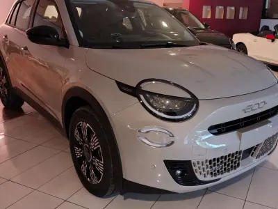Nuova Fiat 600 La Prima 110 CV (80 kW) 2026 Beige SUV