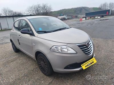 Usata Lancia Ypsilon 69 CV (50 kW) 2014 Grigio Utilitaria