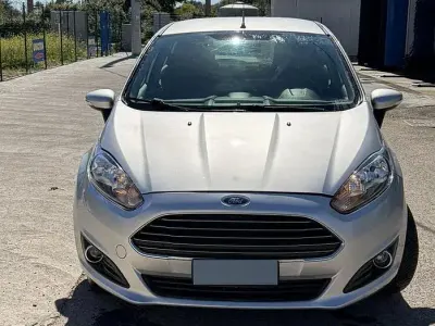 Usata Ford Fiesta 97 CV (71 kW) 2014 Grigio Utilitaria