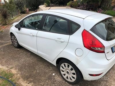 Usata Ford Fiesta 68 CV (50 kW) 2009 Bianco Utilitaria
