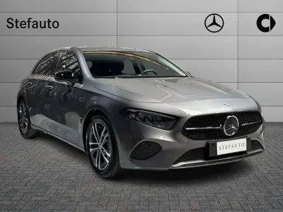 Nuova Mercedes A180 Progressive 136 CV (100 kW) 2026 Grigio montagna Berlina
