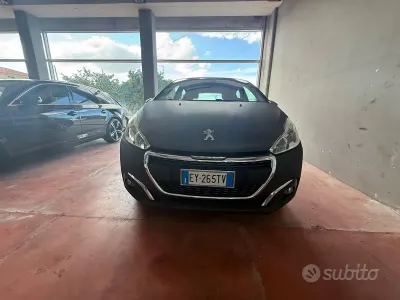 Usata Peugeot 208 Allure 82 CV (60 kW) 2015 Grigio Utilitaria