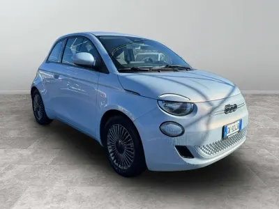 Usata Fiat 500e Icon 42 kW (58 CV) 2022 Azzurra Berlina