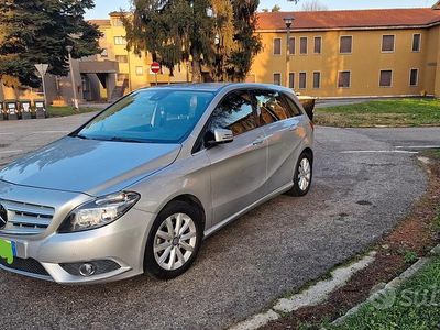 Usata Mercedes B180 2015 Grigio Monovolume