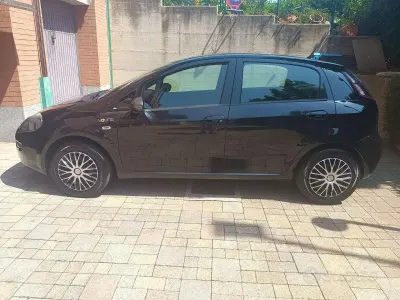 Usata Fiat Grande Punto 77 CV (56 kW) 2015 Bluazzurro Utilitaria
