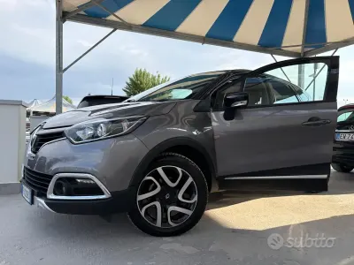 Usata Renault Captur 110 CV (80 kW) 2016 Grigio SUV