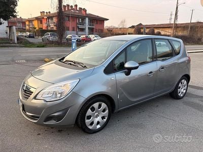 Usata Opel Meriva Cosmo 100 CV (73 kW) 2013 Grigio Monovolume