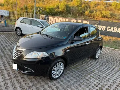 Usado Lancia Ypsilon S 95 HP (69 kW) 2011 Preto Citadino