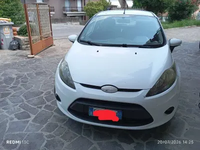 Usata Ford Fiesta 95 CV (69 kW) 2010 Bianco Berlina