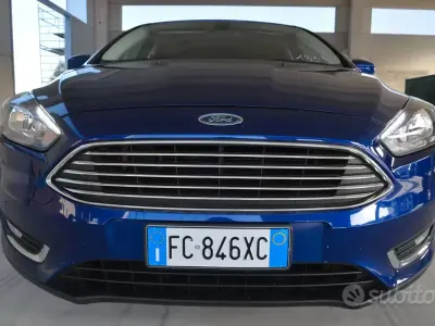 Usata Ford Focus Titanium 120 CV (88 kW) 2016 Blu Berlina