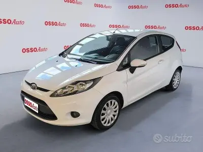 Usata Ford Fiesta Titanium 82 CV (60 kW) 2010 Bianco Berlina
