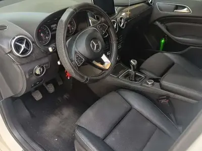 Usata Mercedes B180 109 CV (80 kW) 2016 Utilitaria