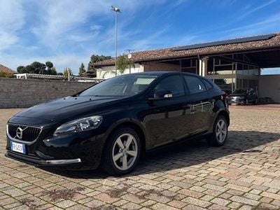 Usata Volvo V40 Business Edition 120 CV (88 kW) 2018 Nero Berlina