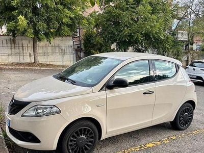 Usata Lancia Ypsilon 69 CV (50 kW) 2018 Bianco Utilitaria