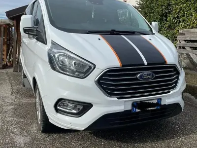 Usata Ford Tourneo Custom 125 CV (91 kW) 2021 Bianco Furgone