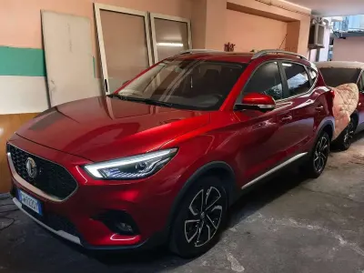 Usata MG ZS Luxury 111 CV (81 kW) 2024 Rosso SUV