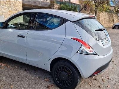 Usata Lancia Ypsilon 69 CV (50 kW) 2019 Grigio Utilitaria