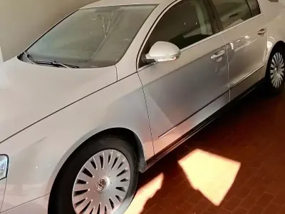 Usata VW Passat Comfortline 110 CV (80 kW) 2009 Oro Berlina