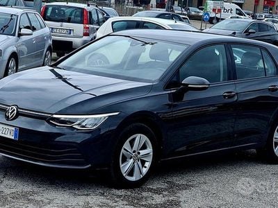 Usata VW Golf VIII Life 116 CV (85 kW) 2022 Grigio Berlina