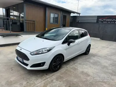 Begagnad Ford Fiesta 95 HK (69 kW) 2016 Vit Halvkombi