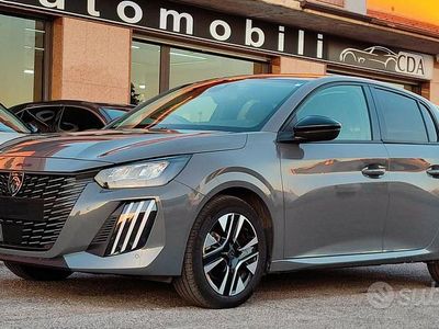 Usata Peugeot 208 Allure 101 CV (74 kW) 2025 Grigio Utilitaria