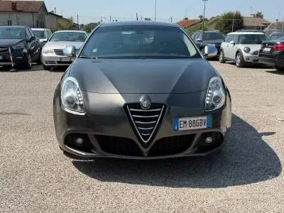 Usata Alfa Romeo Giulietta Distinctive 105 CV (77 kW) 2012 Grigio Utilitaria