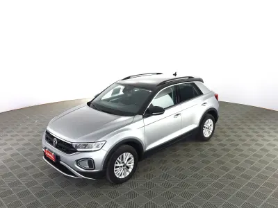 Usata VW T-Roc 150 CV (110 kW) 2025 Pyrit silver con tetto nero pastello SUV