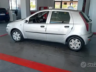 Usata Fiat Punto 69 CV (50 kW) 2005 Grigio Utilitaria